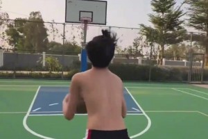 Jasper都长这么大了啊！那个软糯糯喊daddy的小团子都能上球场了